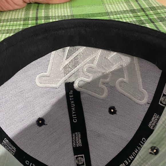 City Hunter size small NY New York  Green black plaid fitted cap hat - Picture 3 of 6